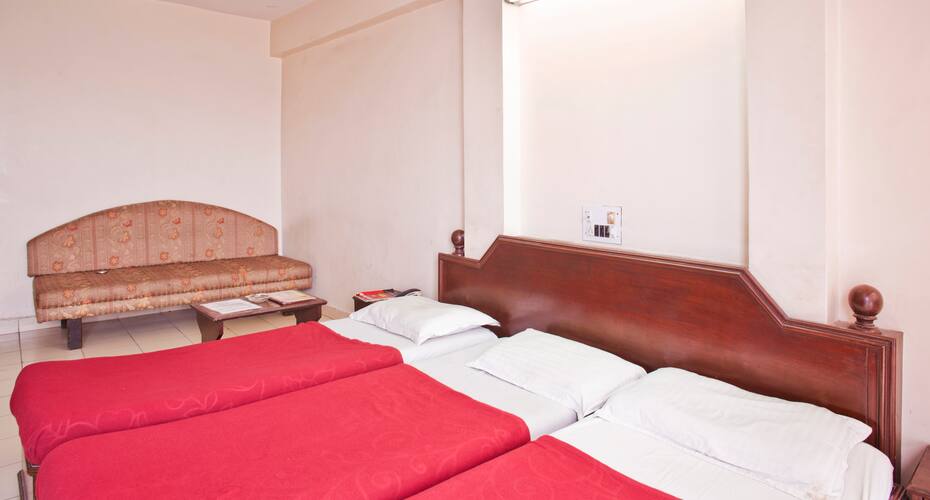 Hotel Relax Inn, Surat 4